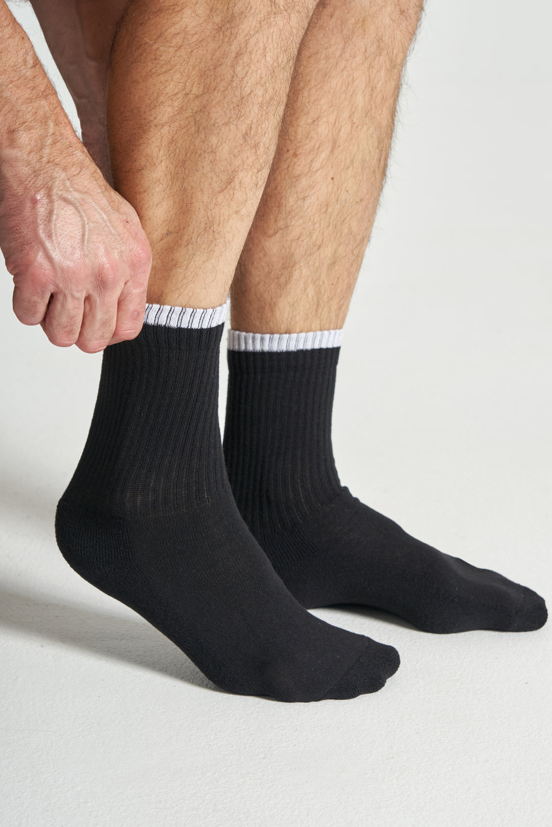Tennis Sokker - Unicol. Black W. White Stripes